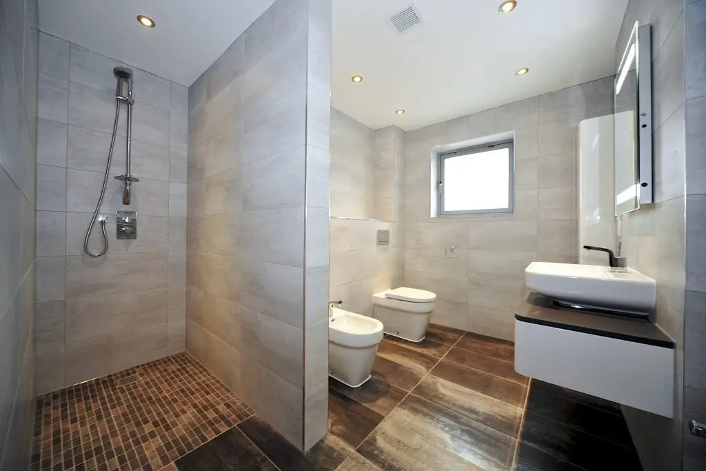 Private House, Poole, Dorset — photograph 2 of 13