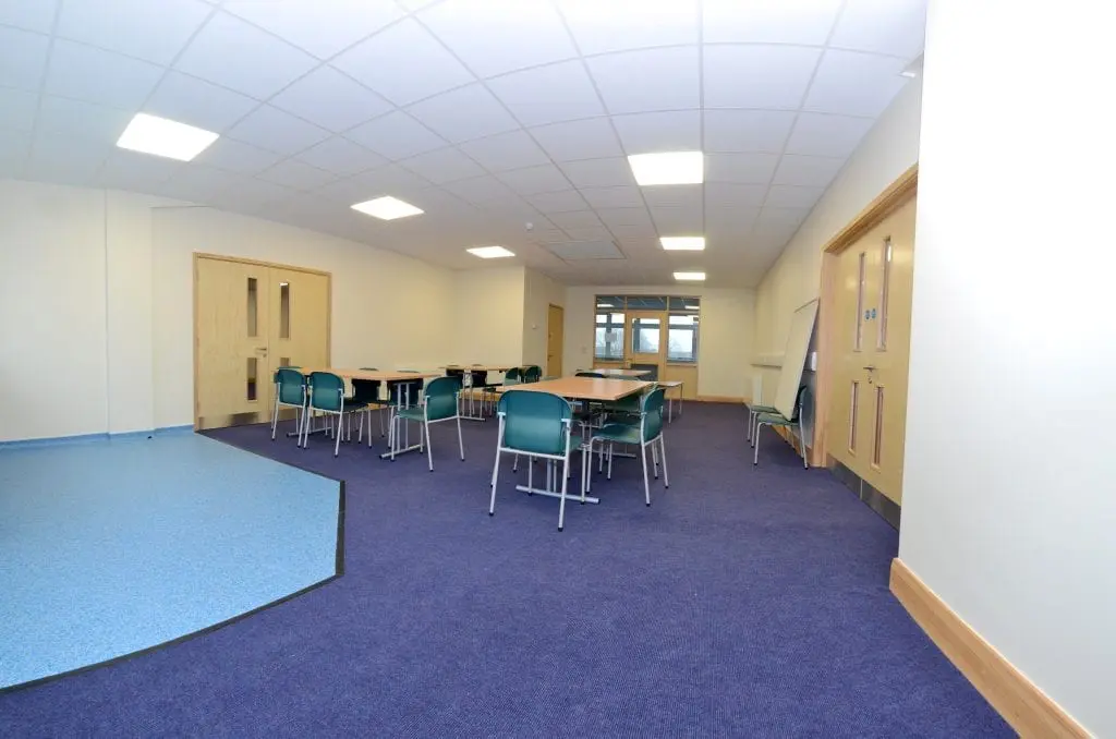 Muscliff Primary School, Bournemouth, Dorset — photograph 6 of 10