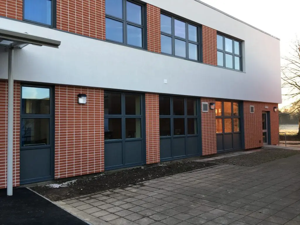 Alderwood School, Aldershot, Hampshire — photograph 4 of 7
