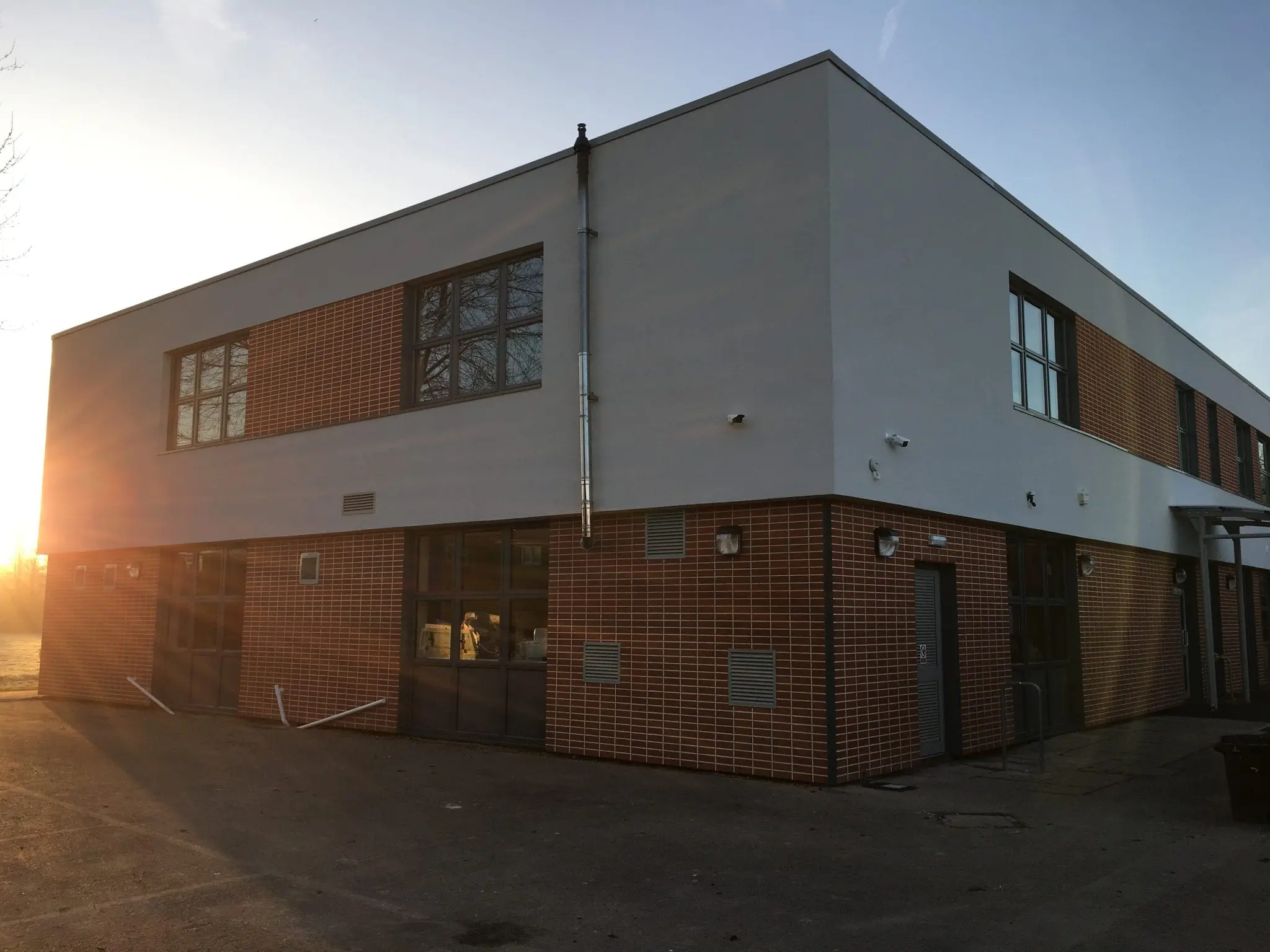 Alderwood School, Aldershot, Hampshire — photograph 1 of 7